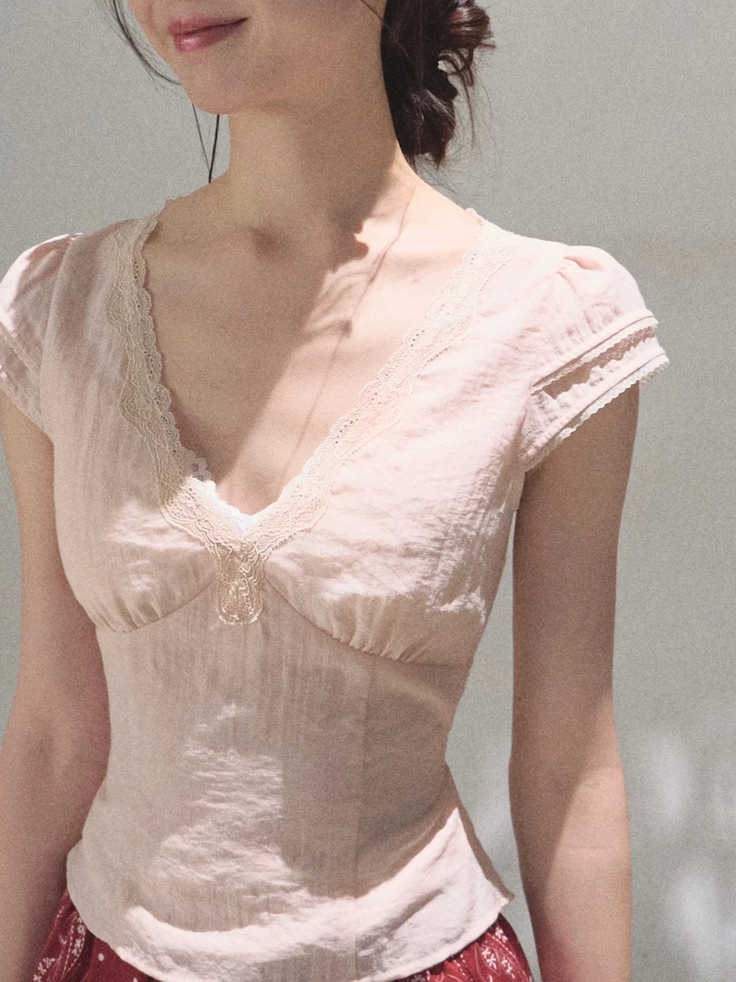 "馥郁的呼吸" 双层花边V领绑带百搭减龄T恤上衣