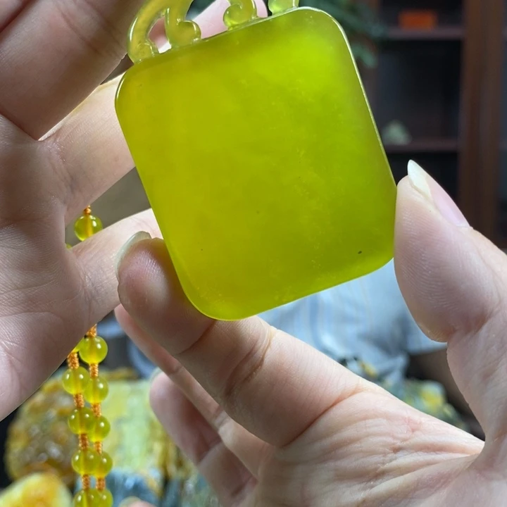 未镶嵌蛇纹石玉颈饰
