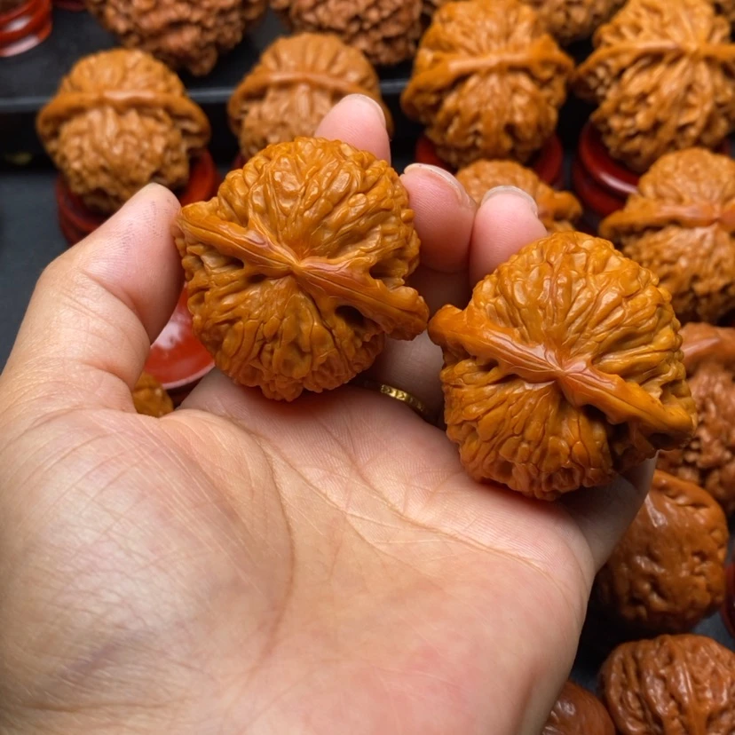 【闪购商品】文玩核桃把件44白狮子