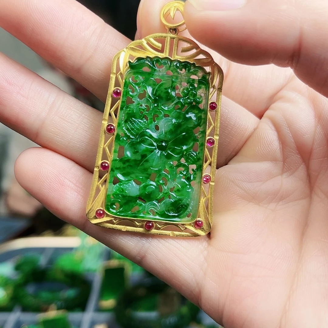 翡翠颈饰18K金镶嵌吊坠