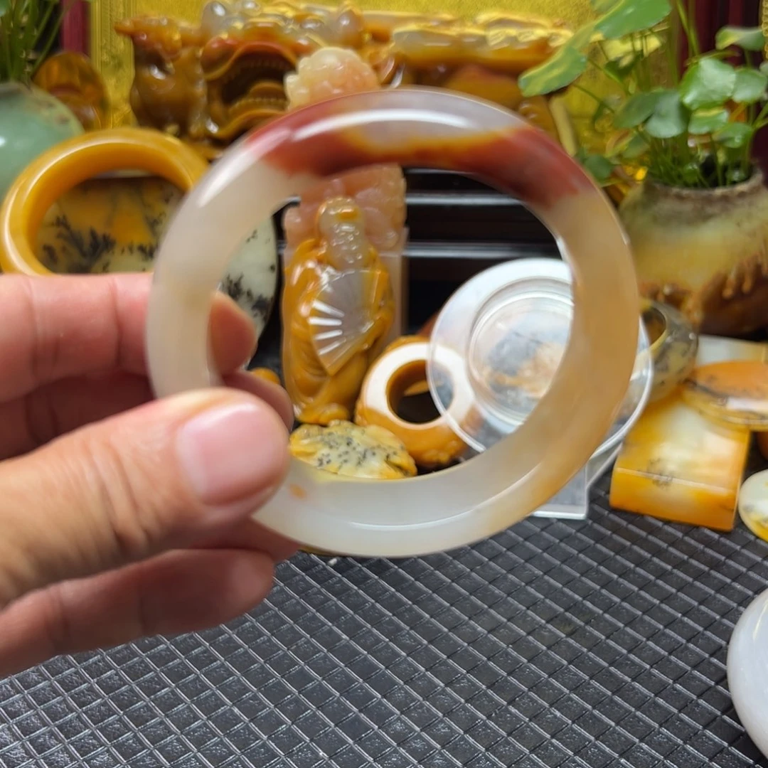 石英质玉未镶嵌颈饰