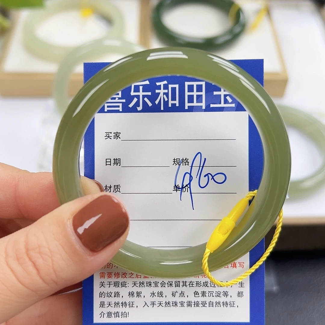 和田玉未镶嵌手镯