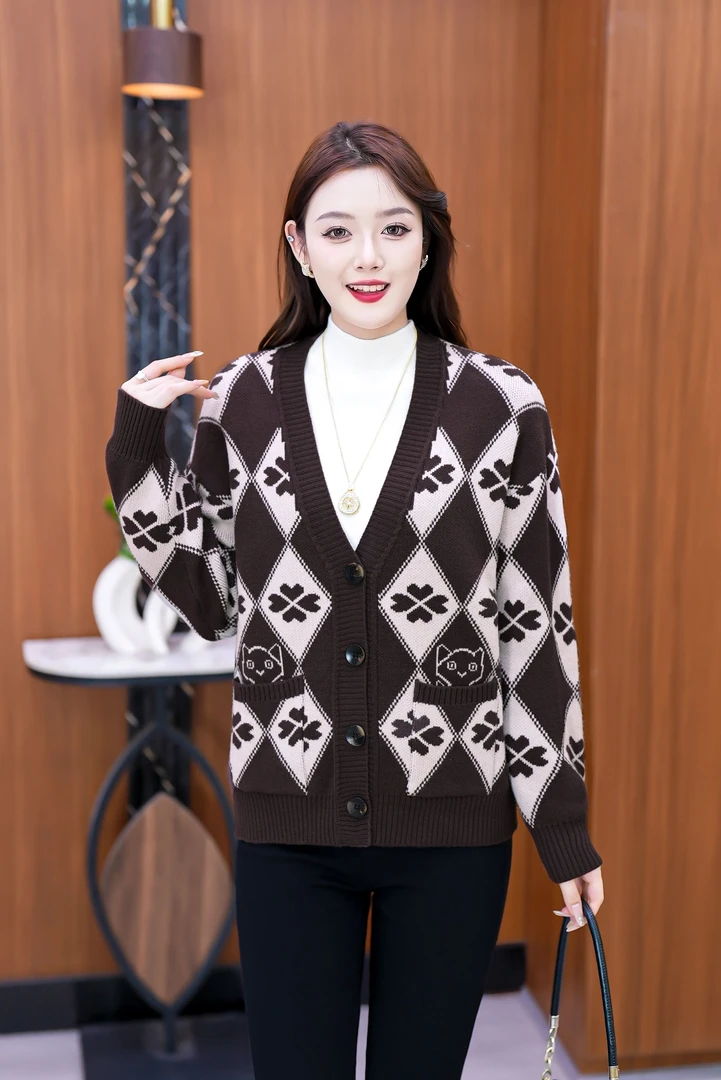 002薄款中老年女装针织洋气一字领春秋方领韩版宽松百搭时尚菱形