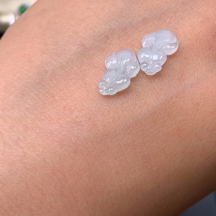 翡翠未镶嵌颈饰小金鱼