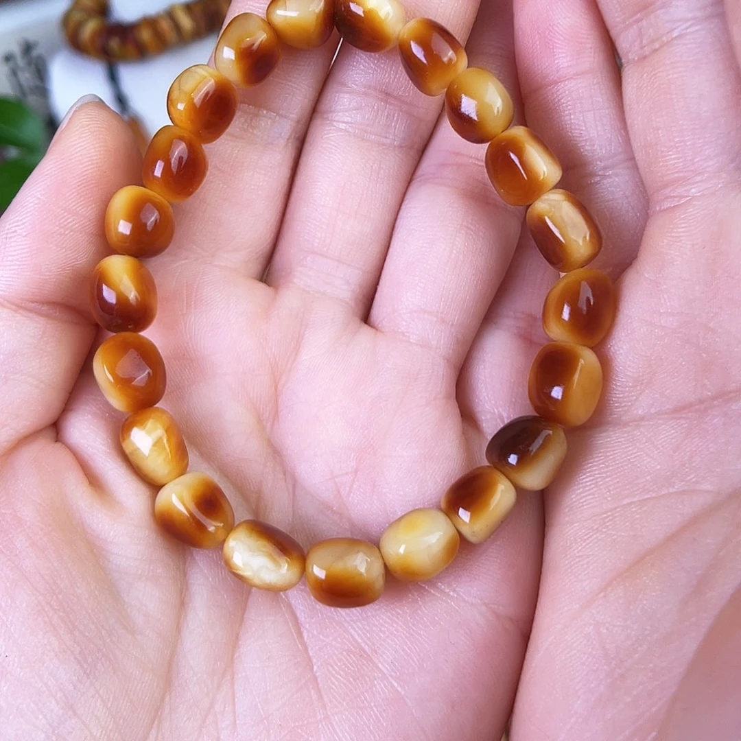 琥珀珠宝奇石未镶嵌。