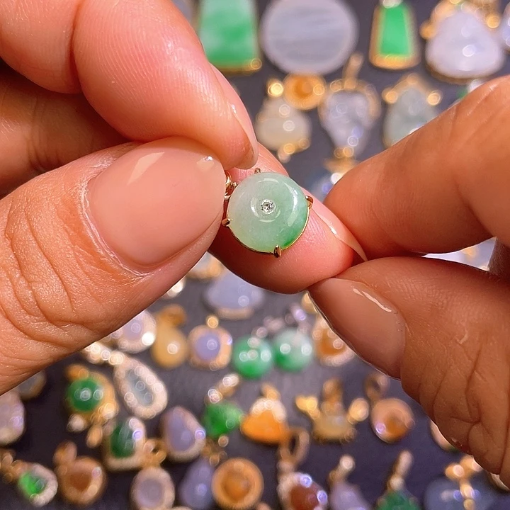 Y****翡翠银S925镶嵌颈饰