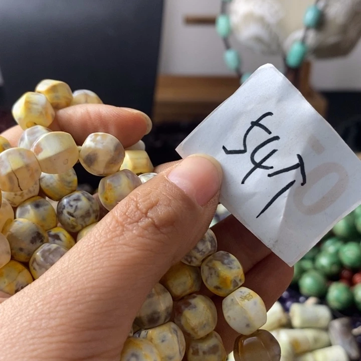 狐***幺未镶嵌颈饰玛瑙/玉髓