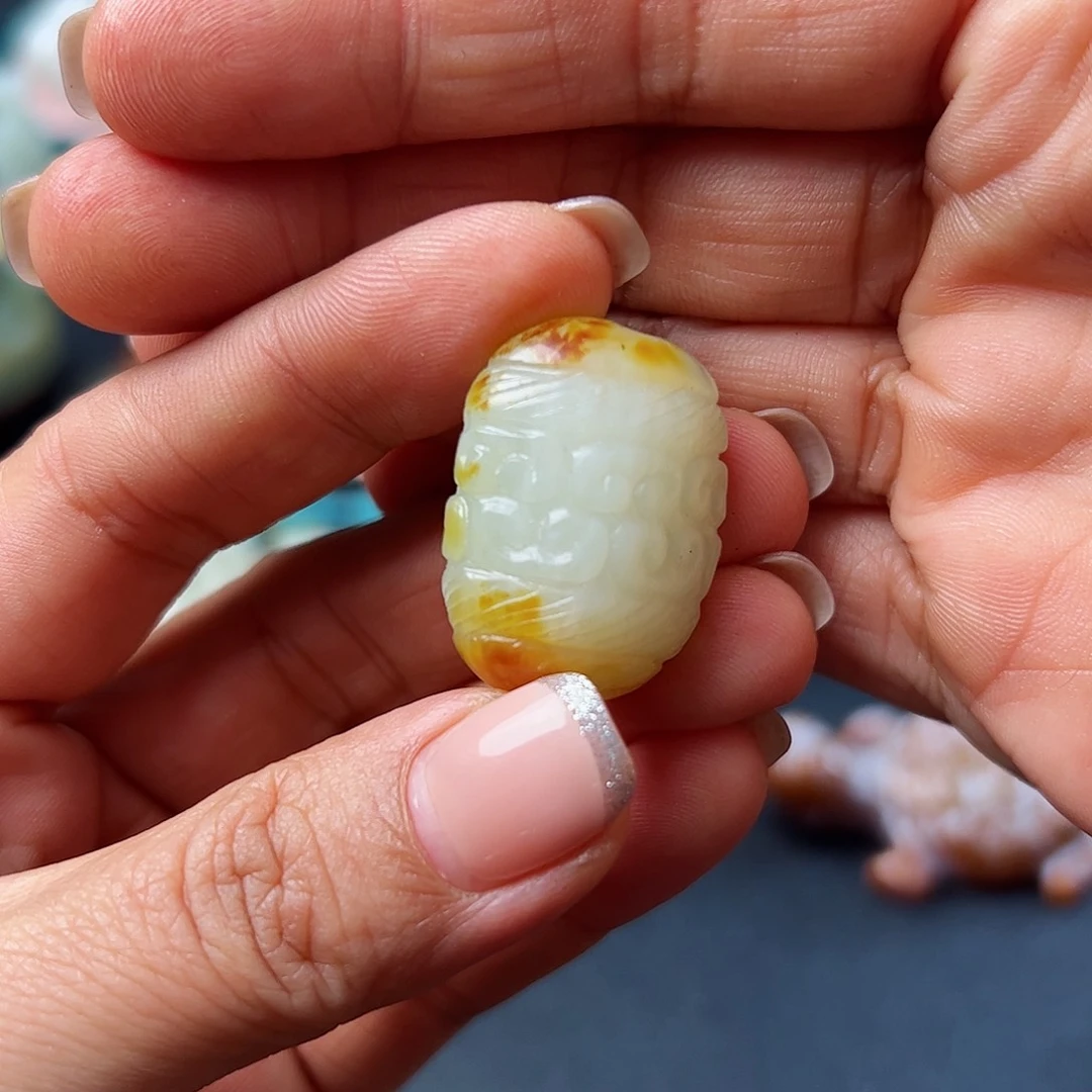 未镶嵌和田玉（糖玉）挂件