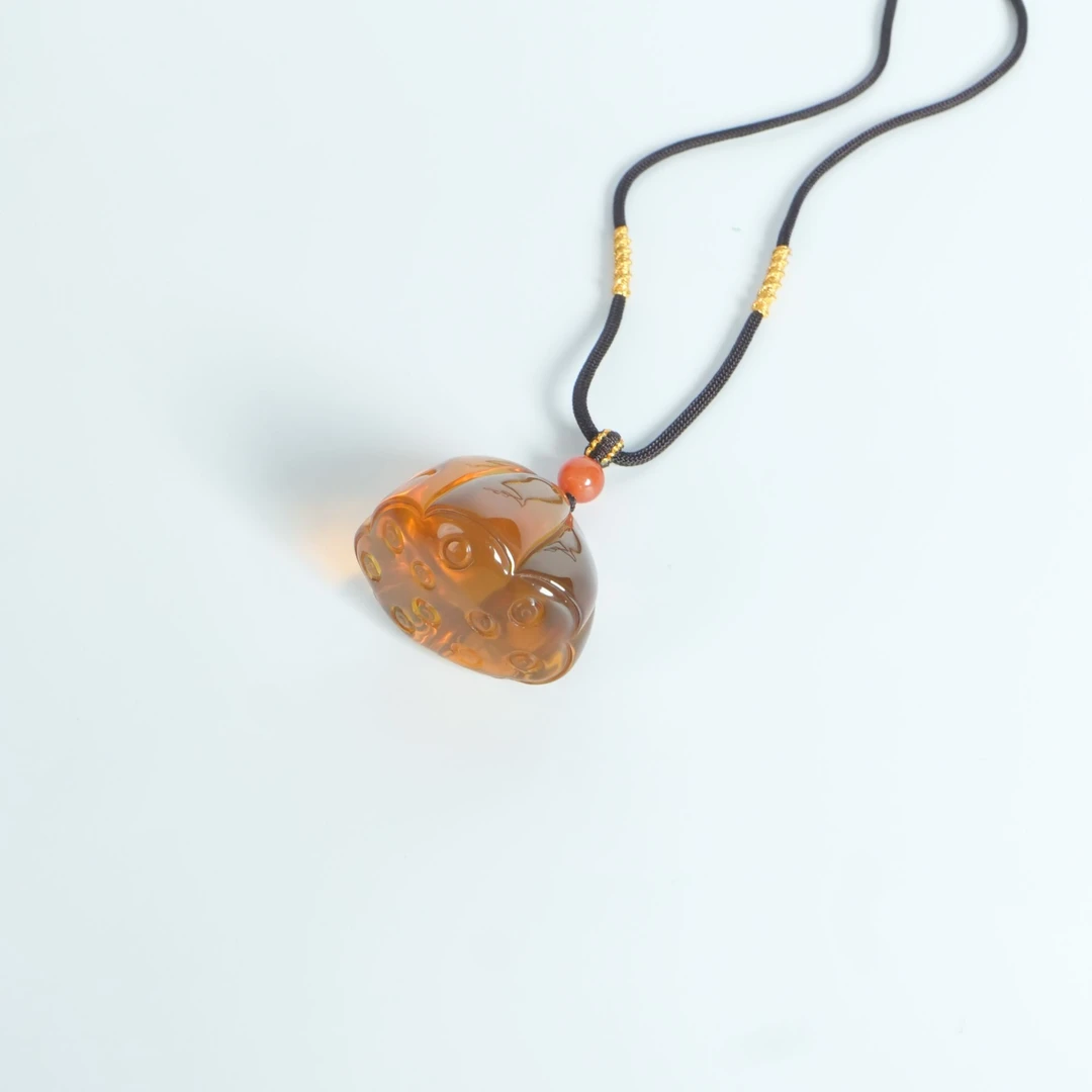 M2458 缅甸蓝珀雕刻莲蓬 24.11g