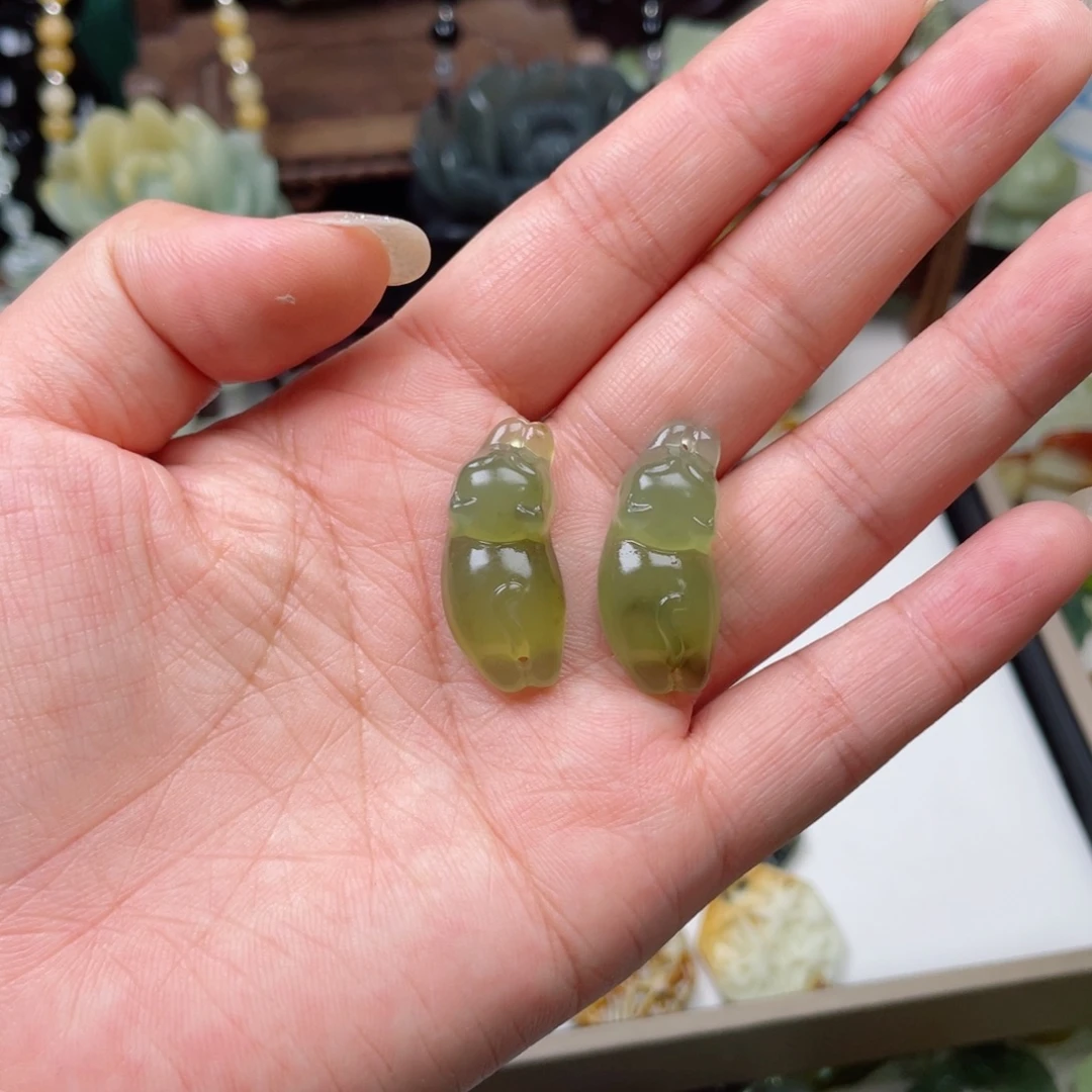 馨***梦蛇纹石玉未镶嵌颈饰