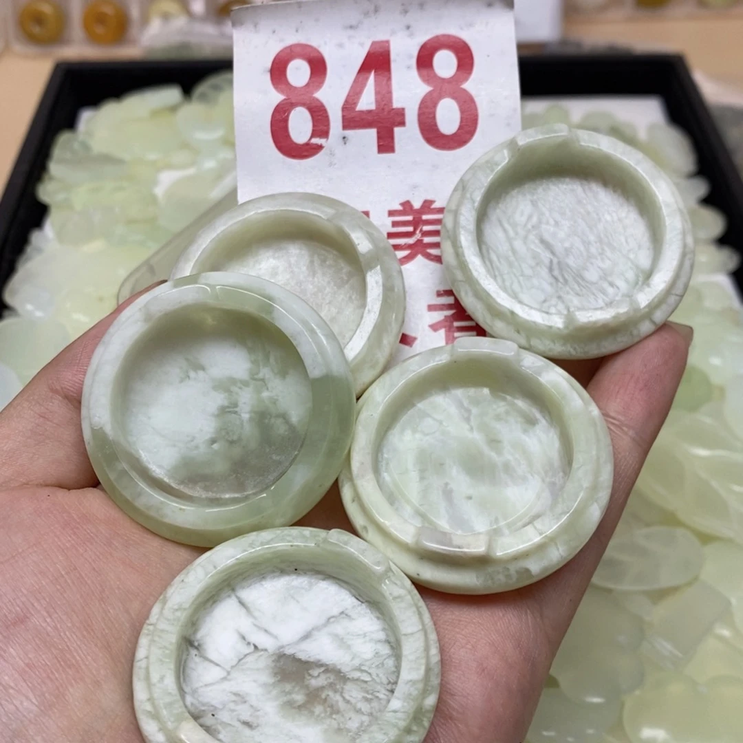 透闪石-蛇纹石玉未镶嵌挂坠