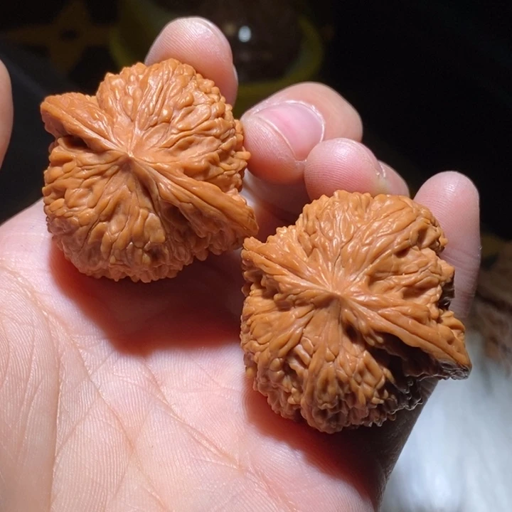 J***部吊坠桃核全品无袖摩膏