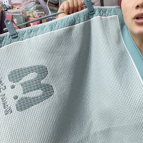 棉棉枕巾字母兔绿色