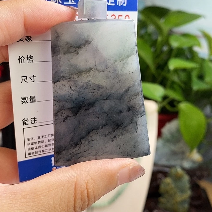 小***郎颈饰未镶嵌翡翠每天