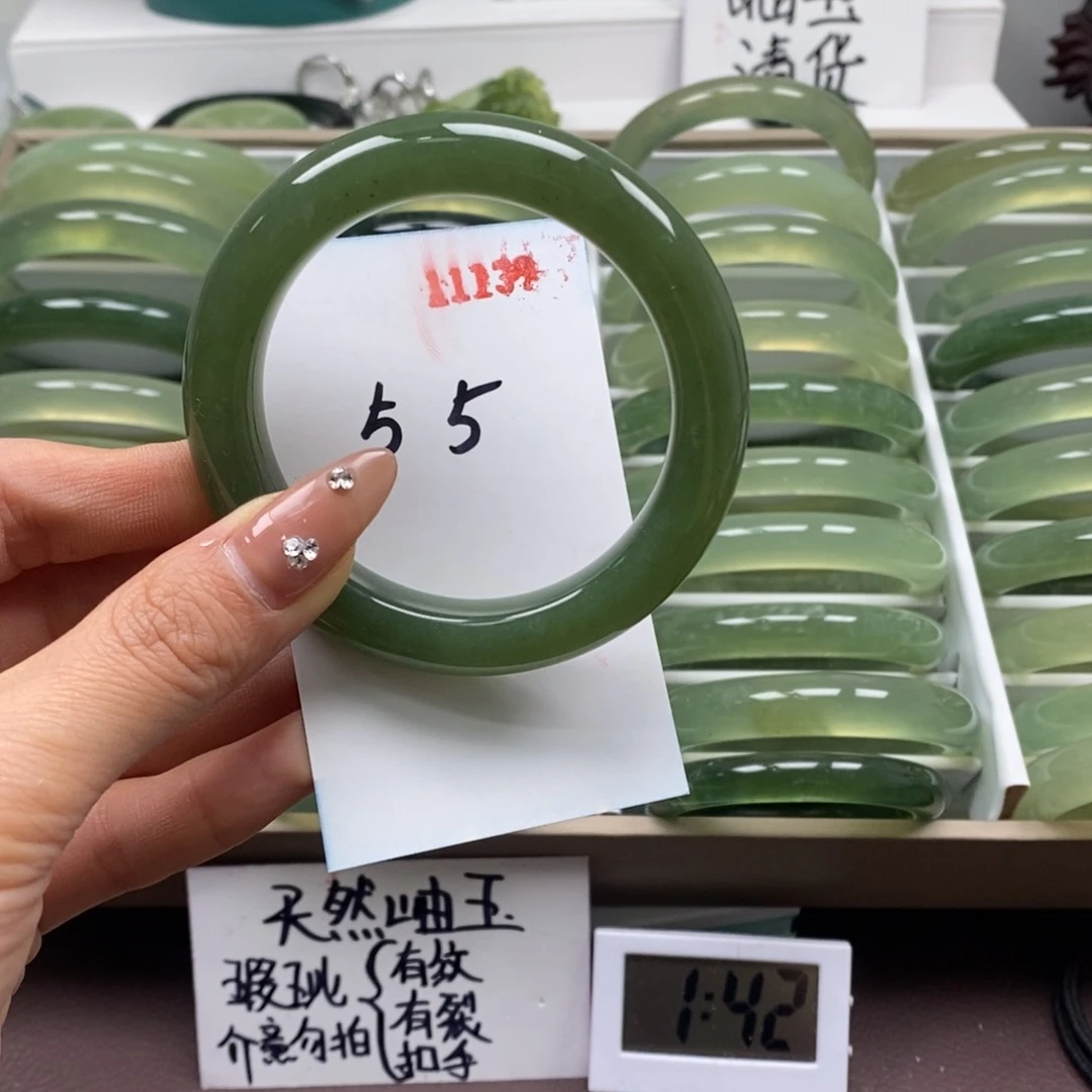 蛇纹石玉手镯未镶嵌