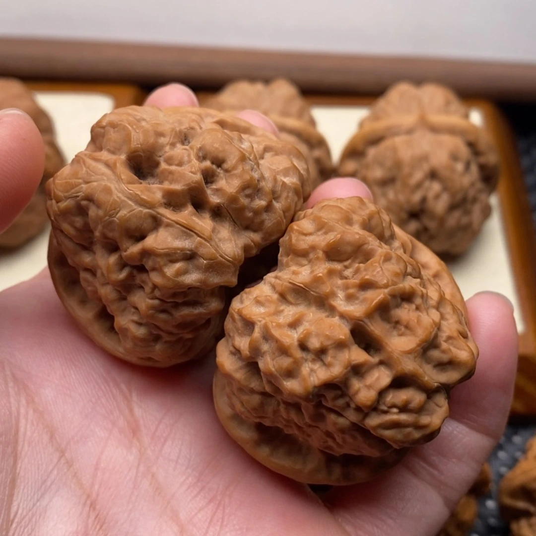 【闪购商品】把件文玩核桃边42左右
