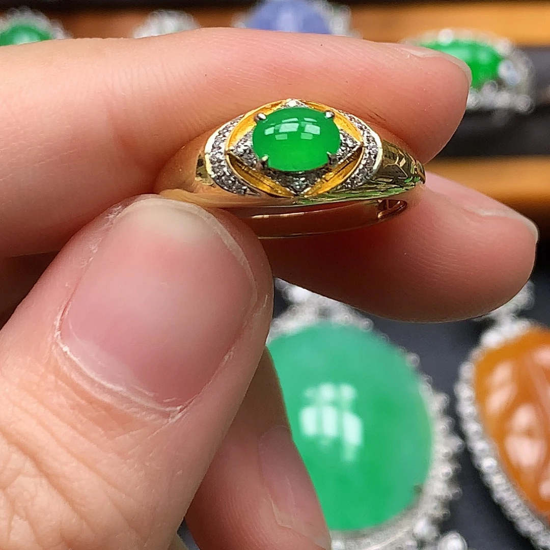 翡翠18K金镶嵌戒指