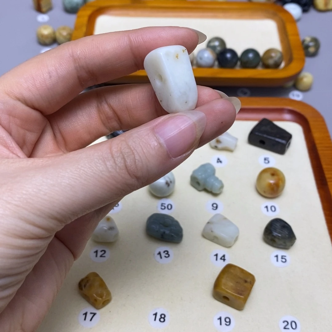 蛇纹石玉配饰合金洲*