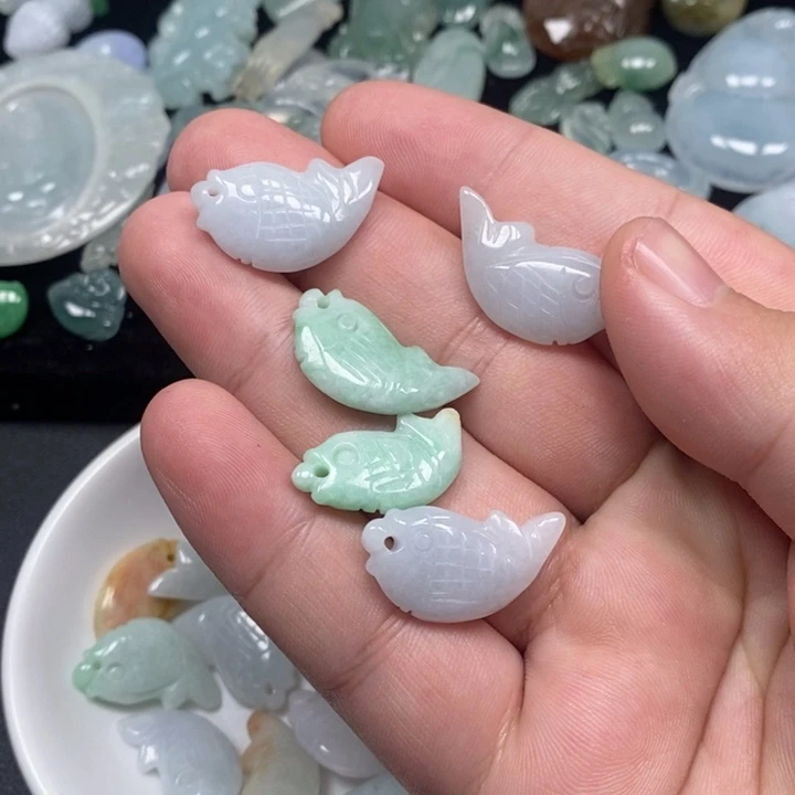 翡翠未镶嵌颈饰翡翠首饰