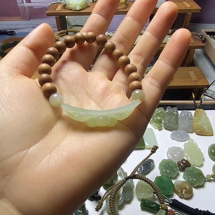 媛***缘和田玉未镶嵌手链
