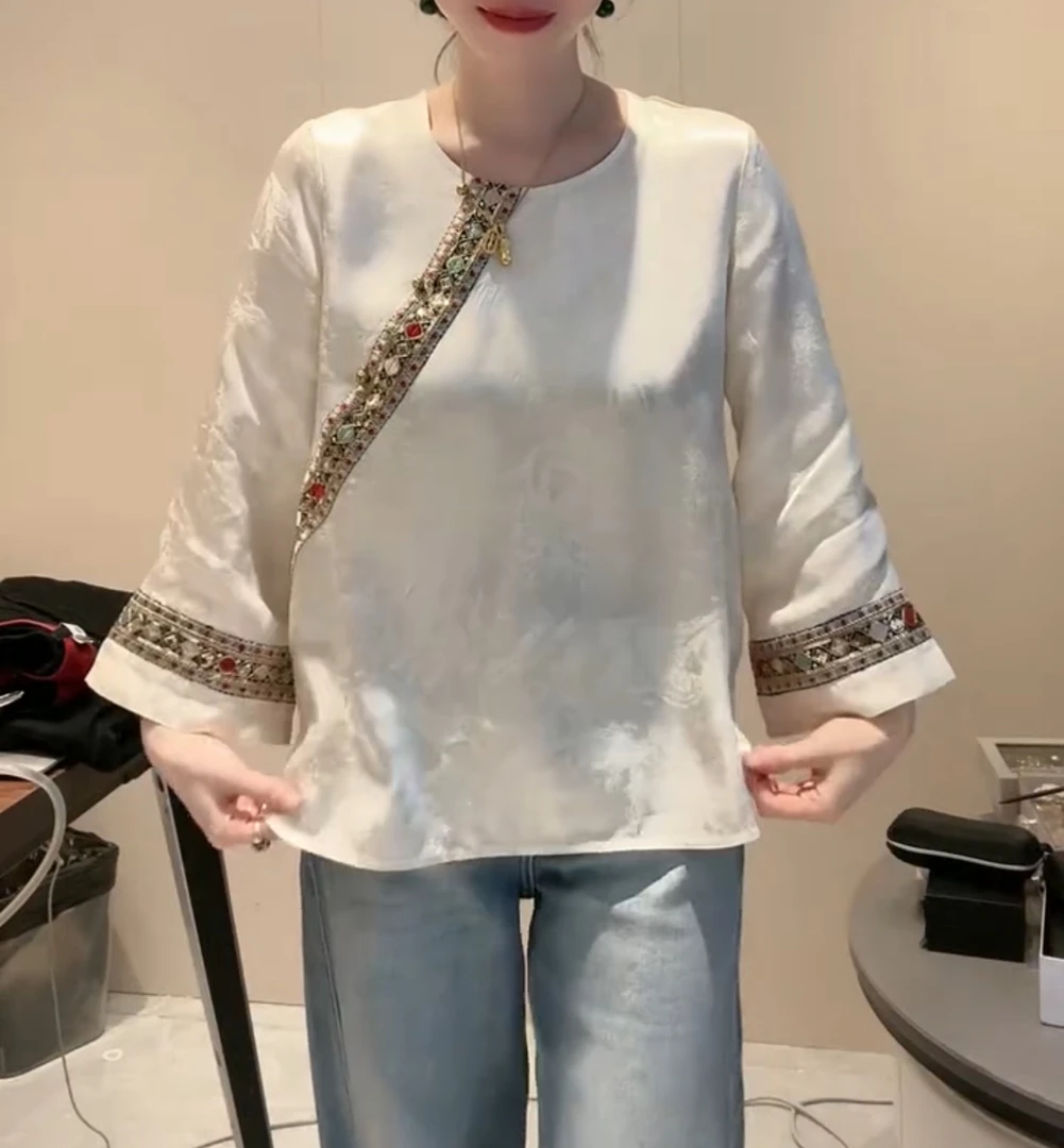 韩版国风斜刺绣宽松小衫【实物微色差】