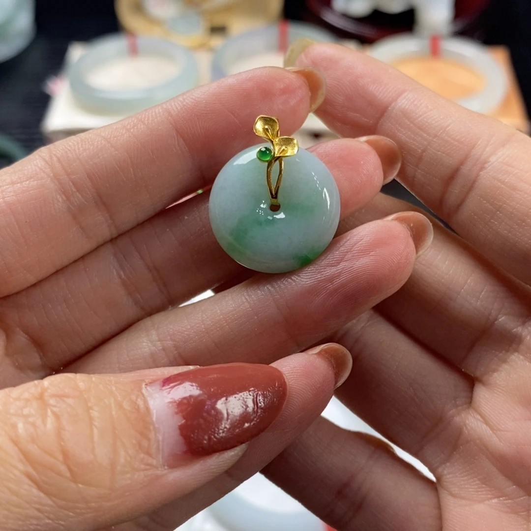 翡翠颈饰18K金镶嵌小*天然翡翠