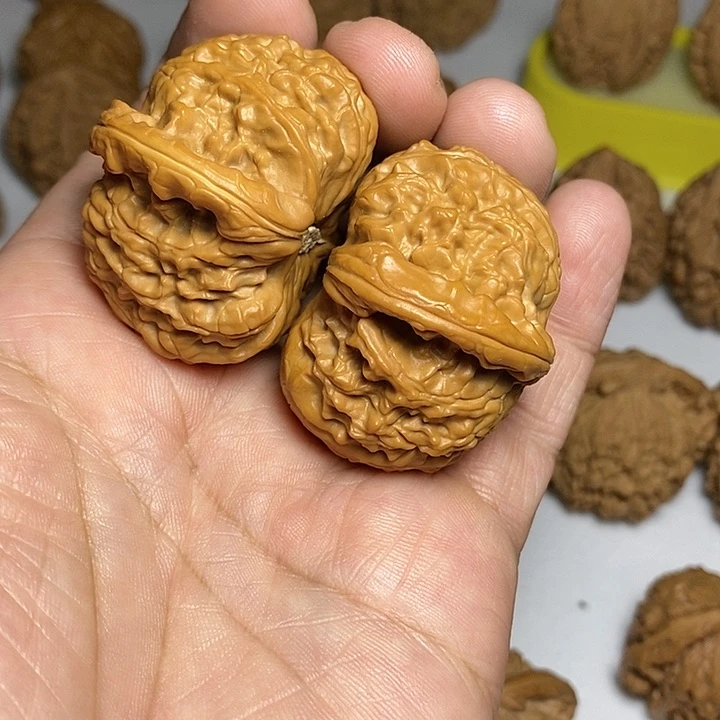 文玩核桃把件*️****44.5尺，有修白狮子