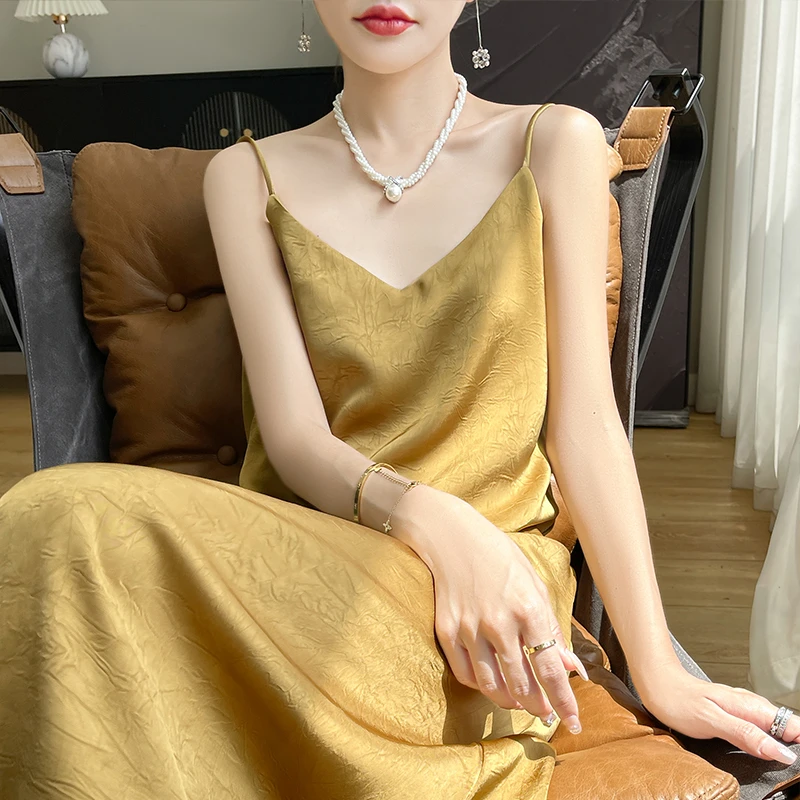 V领仿真丝桑蚕丝吊带连衣裙女春夏醋酸缎面提花国风长群抓花A字裙