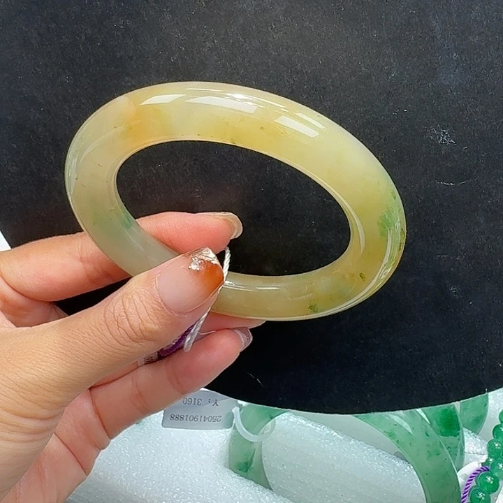 未镶嵌手镯石英质玉（非洲翠）