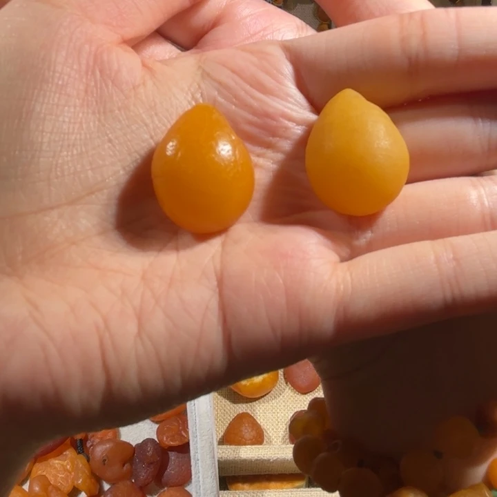 琥珀未镶嵌颈饰耳环一对（打孔不退换）