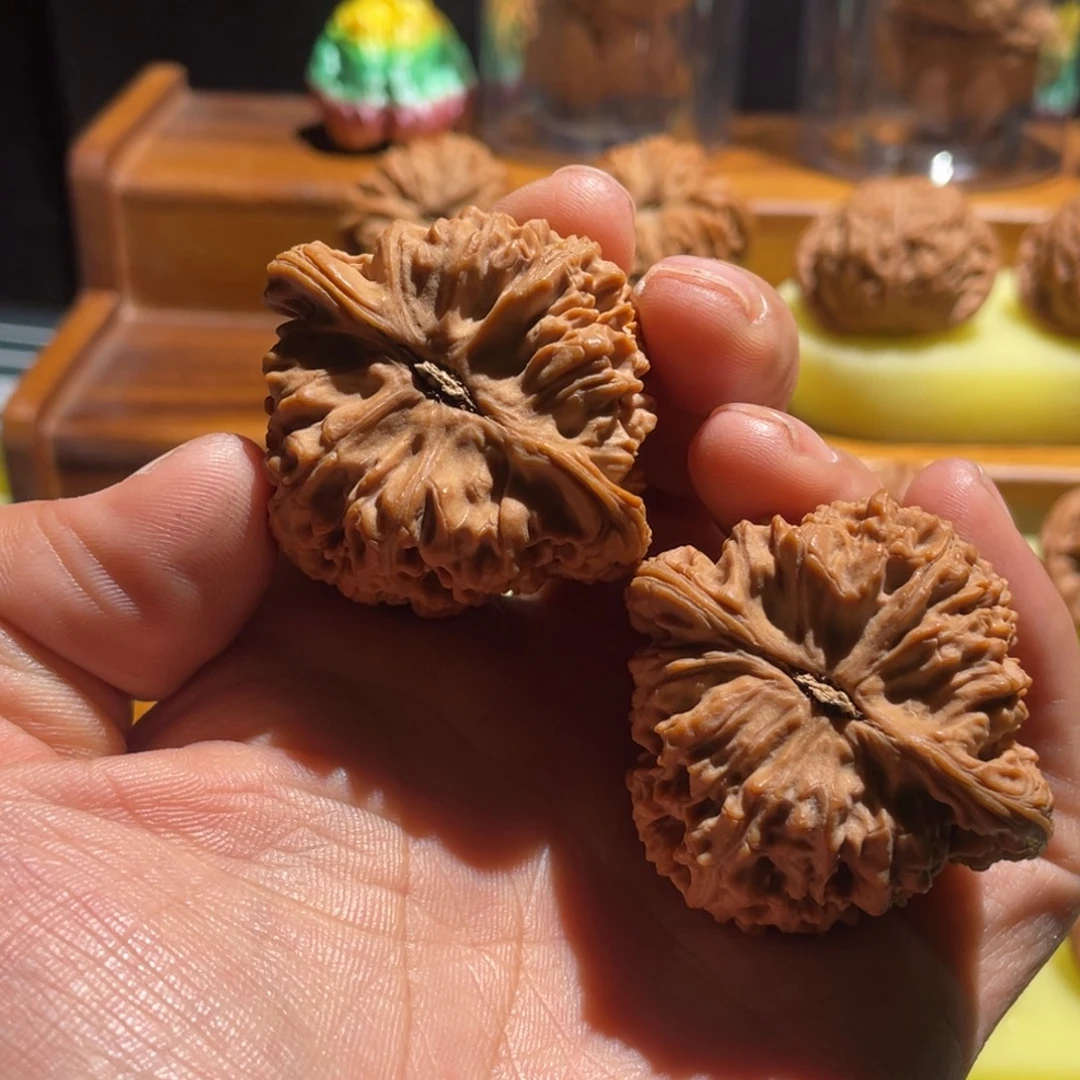 T***s吊坠文玩核桃46全品三角疆