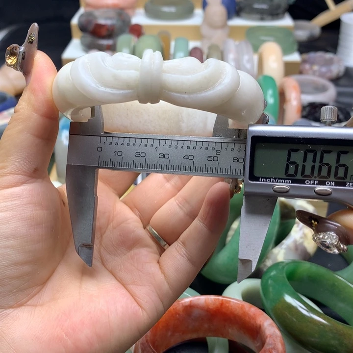 未镶嵌手镯石英质玉