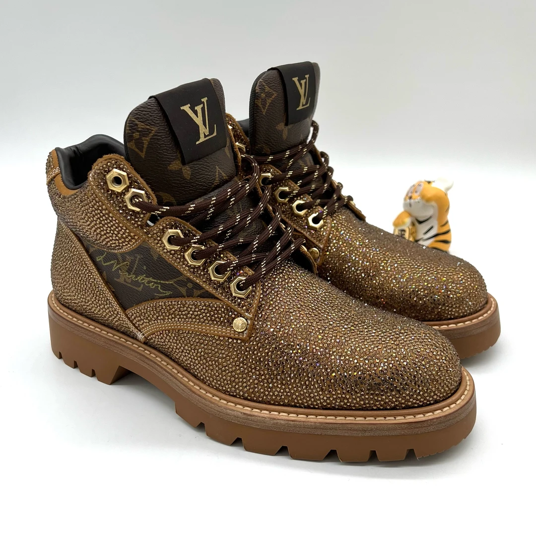 99新 LouisVuitton/路易威登 男士 棕色老花 满面水钻马丁靴 39码