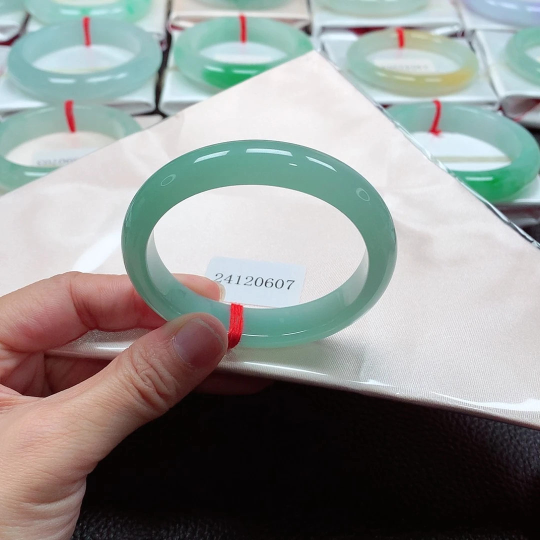 翡翠手镯（贵妃镯）未镶嵌天然A货翡翠手镯