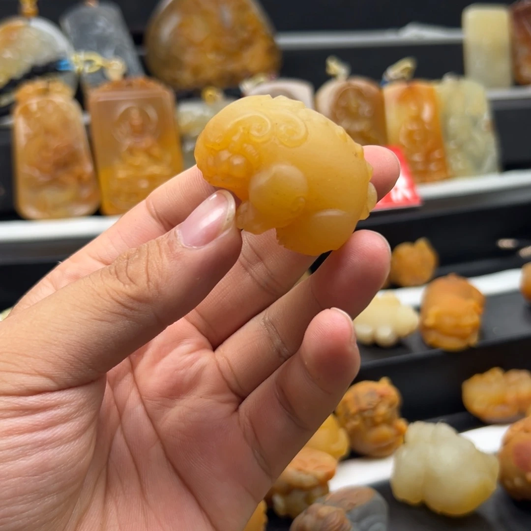 未镶嵌石英质玉（黄龙玉）黄龙玉