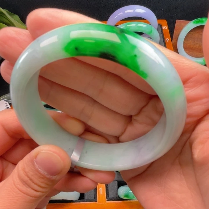 国***香翡翠未镶嵌手镯缅甸翡翠