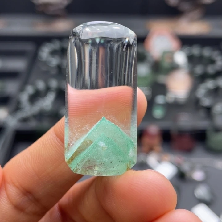 未镶嵌颈饰水晶翠幽灵金字塔定制