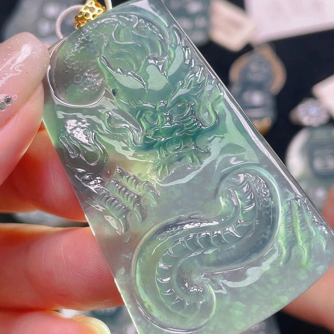 颈饰18K金镶嵌翡翠9，