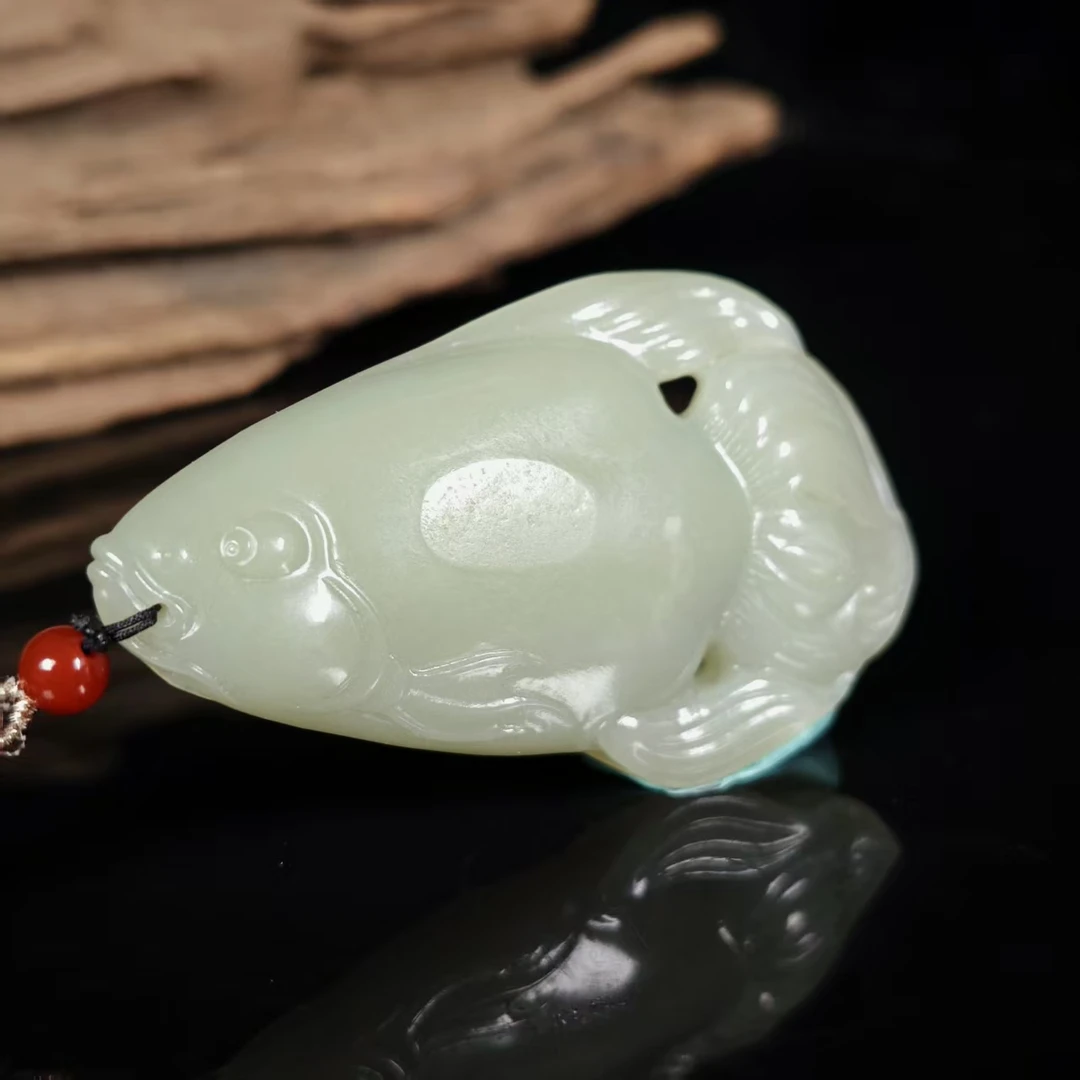 lot3910 金鱼吊坠 和田玉 70.3*42.1*13.3mm 50.7g/北京世纪