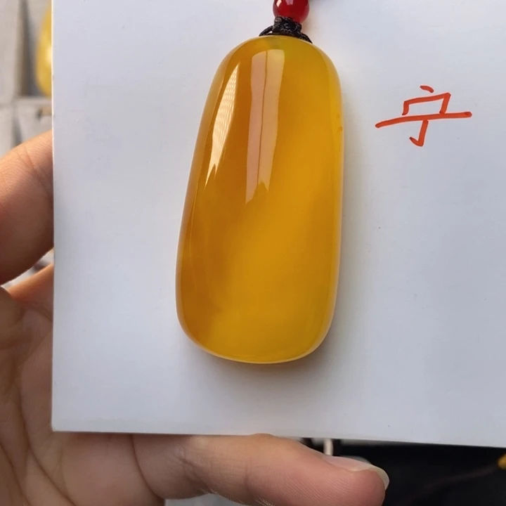 未镶嵌琥珀珠宝奇石