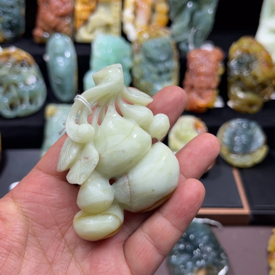 蛇纹石玉未镶嵌吊坠(赠链)