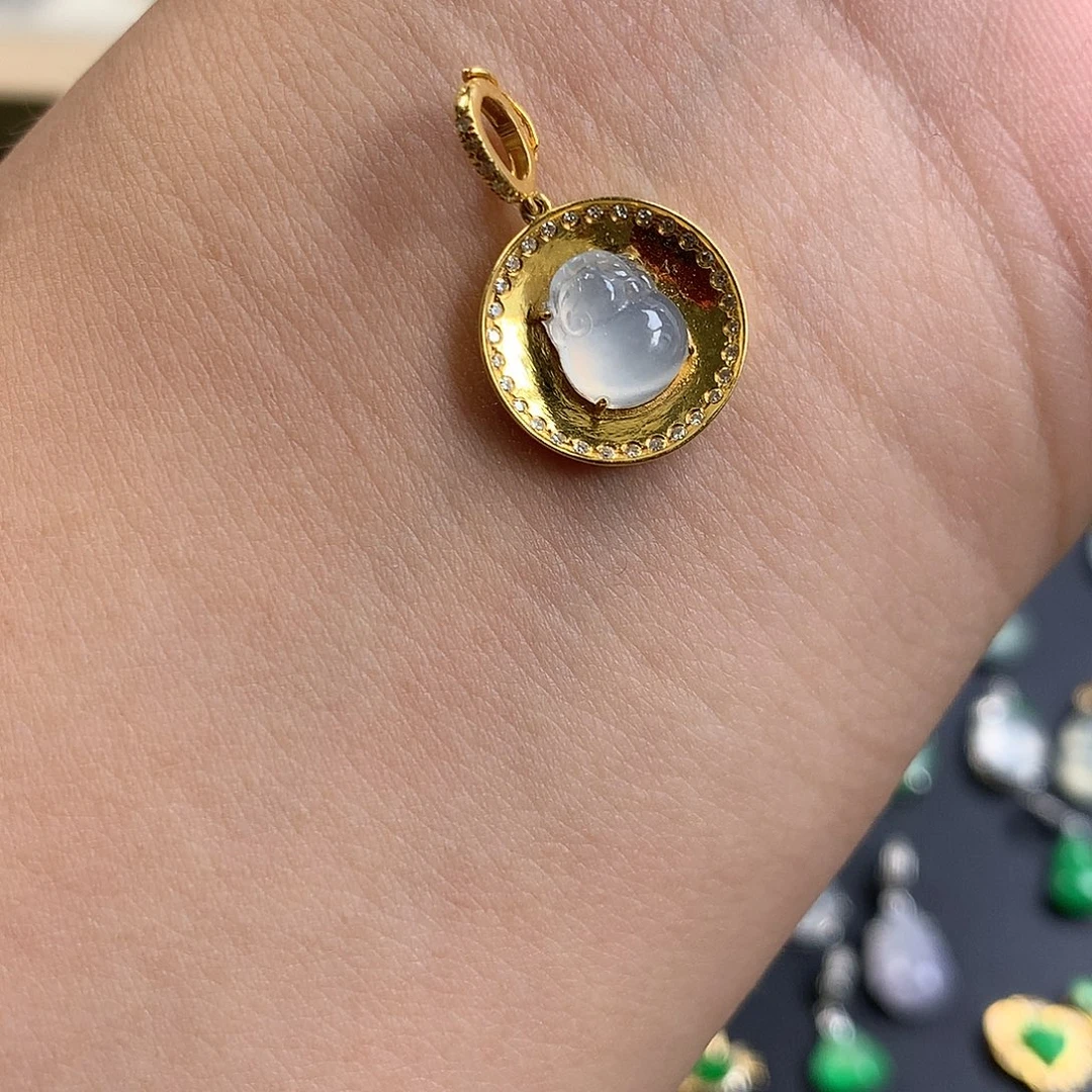 翡翠18K金镶嵌颈饰