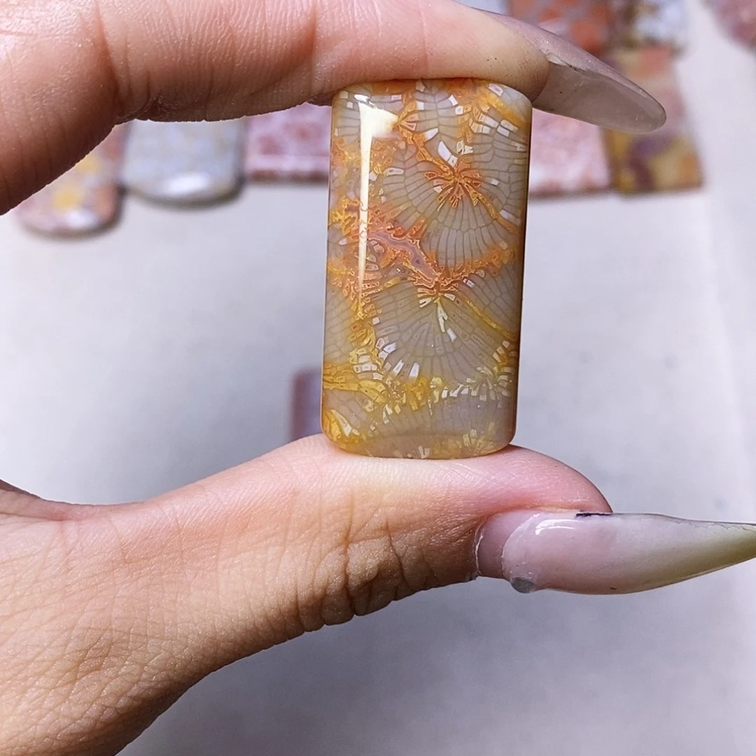 查罗石合金颈饰T***y