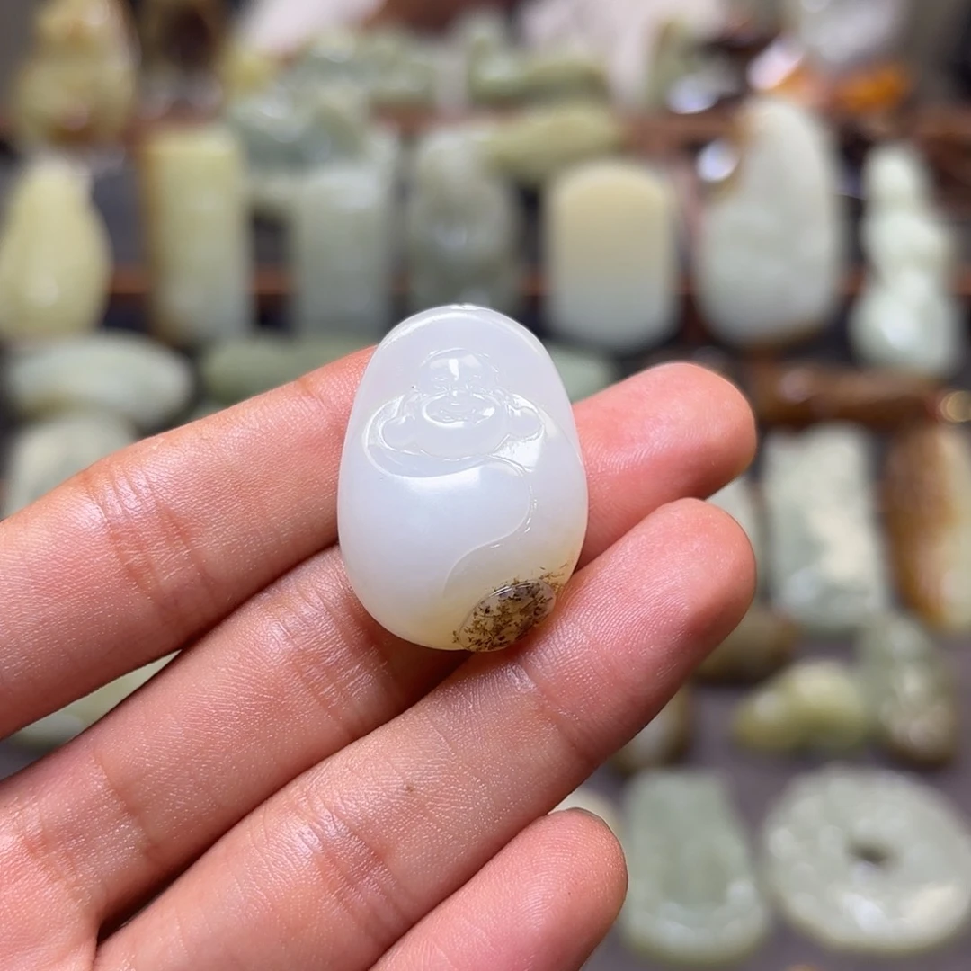 和田玉未镶嵌颈饰提**乐