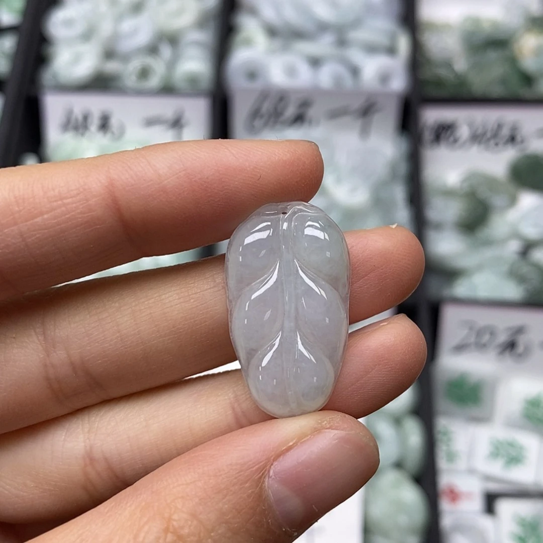 【闪购商品】翡翠颈饰未镶嵌叶子