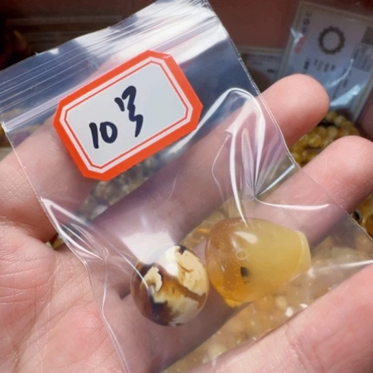 琥珀裸石未镶嵌10，一个14mm一个14+mm三通