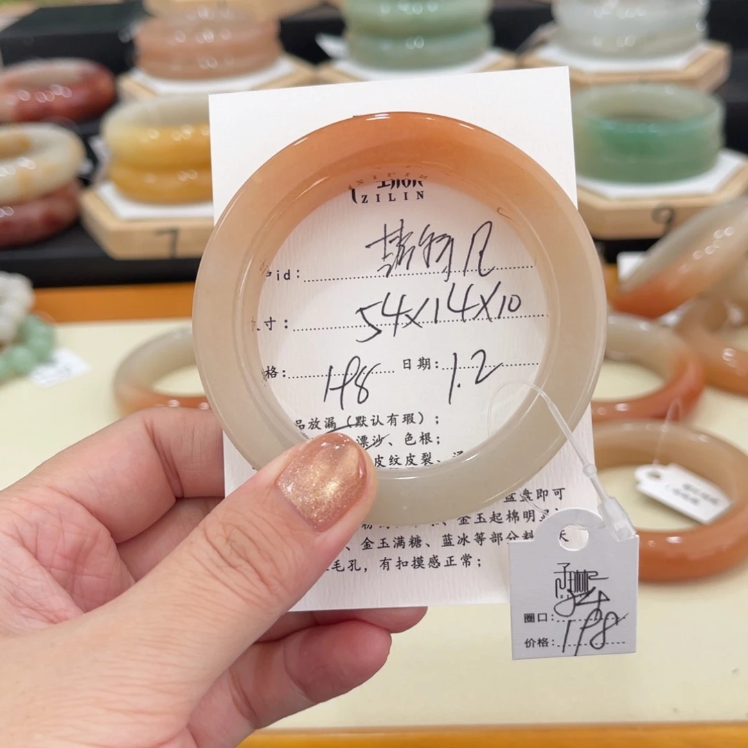 未镶嵌手镯石英质玉·**凡