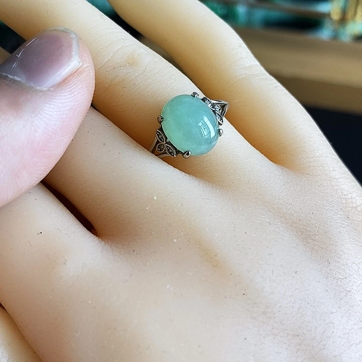 翡翠未镶嵌颈饰戒指