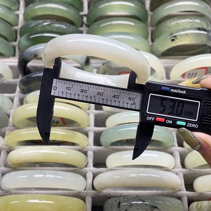 蛇纹石玉未镶嵌手镯82