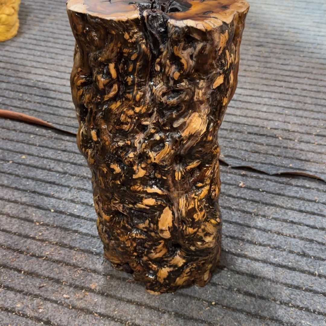 吕***威龙纹鸡心枣木手工艺品